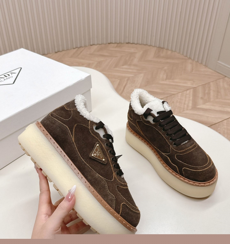 Pra*a casual shoes